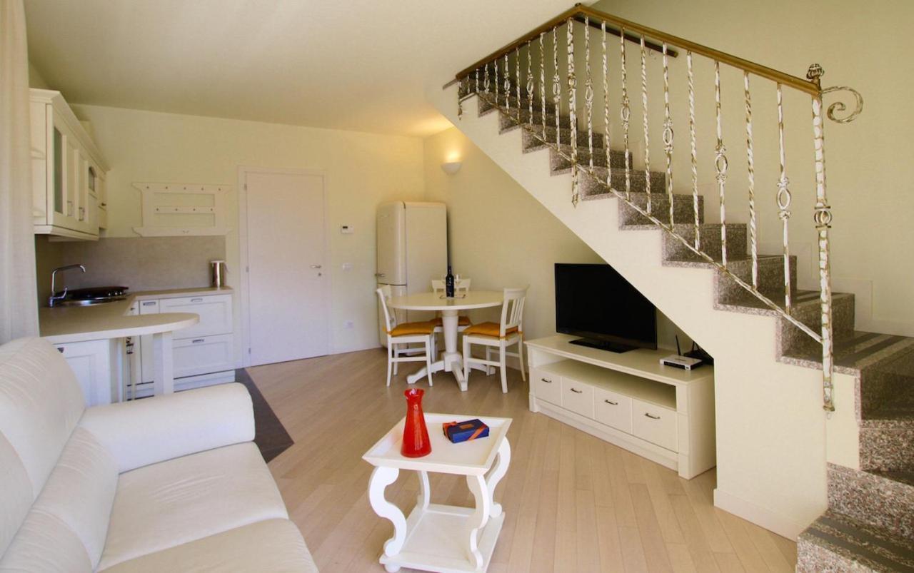 New Moon Apartment เตรเมสโซ ภายนอก รูปภาพ
